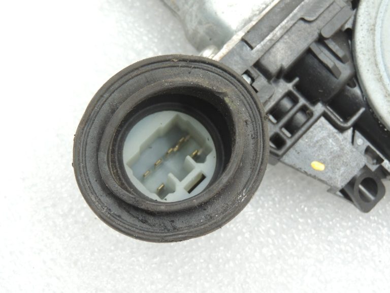Suzuki Swift Mk1 dzinēja logu regulators priekšējais labais 83410-63J50
