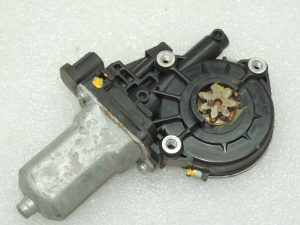 Suzuki SX4 Mk2 dzinēja logu regulators priekšējais labais 83560-63J01