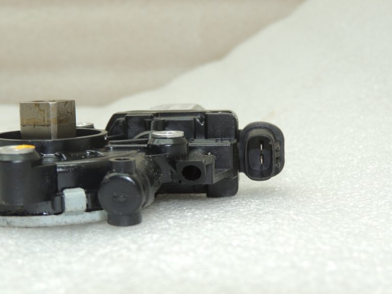 Suzuki Grand Vitara Mk3 aizmugurējais kreisais loga regulators 83502-65J00