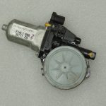 Suzuki Grand Vitara Mk3 aizmugurējā loga motors pa labi 83501-65J00