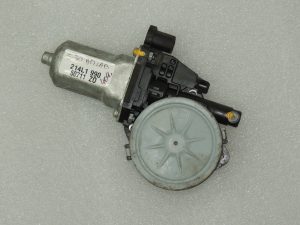 Suzuki Grand Vitara Mk3 aizmugurējā loga motors pa labi 83501-65J00