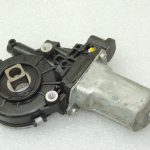 Suzuki Grand Vitara Mk3 aizmugurējā loga motors pa labi 83501-65J00