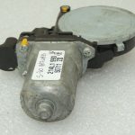 Suzuki Grand Vitara Mk3 aizmugurējā loga motors pa labi 83501-65J00