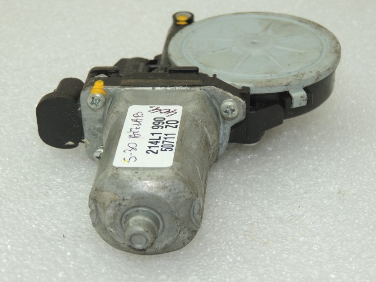 Suzuki Grand Vitara Mk3 aizmugurējā loga motors pa labi 83501-65J00