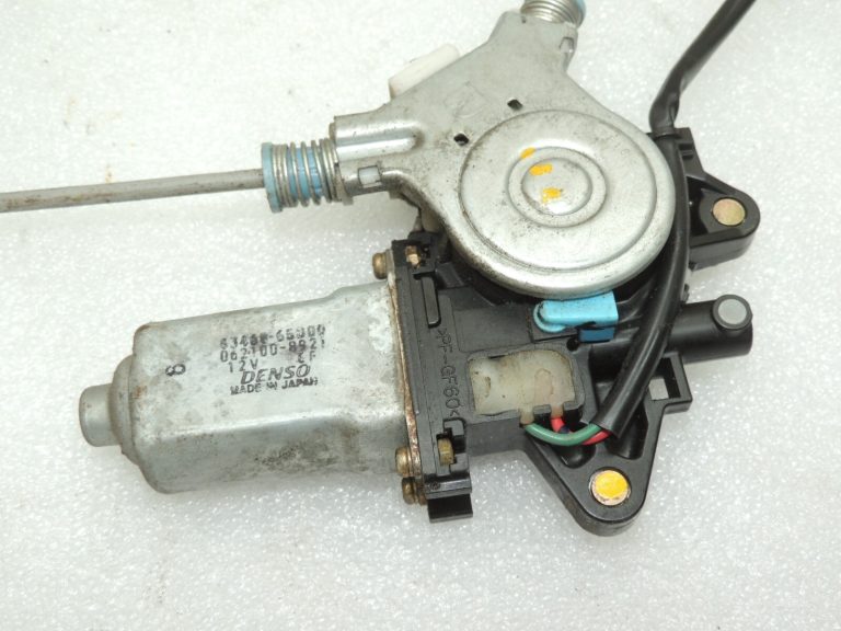 Suzuki Grand Vitara Mk2 Logu regulatora motors priekšējais kreisais 83402-65D10