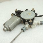 Suzuki Grand Vitara Mk2 Logu regulatora motors priekšējais kreisais 83402-65D10