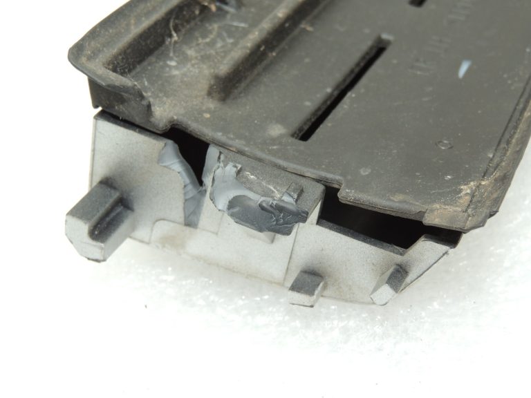 OEM Suzuki Grand Vitara III pārsegs jumta margas priekšējais kreisais 78220-65J00-Z2S