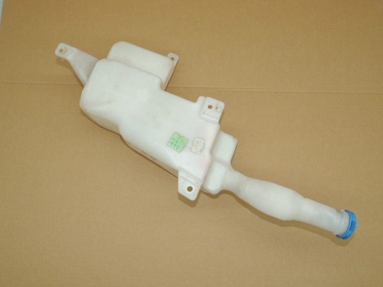 Suzuki SX4 tīrītāja ūdens tvertne 3845079J11