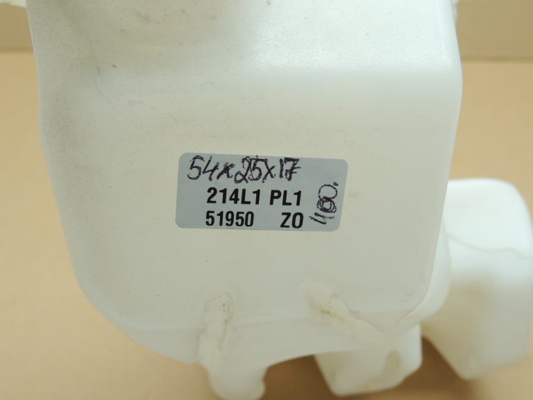 Suzuki SX4 tīrītāja ūdens tvertne 3845079J11