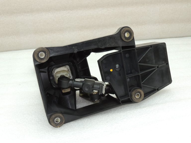 Suzuki Swift Mk1 oriģinālā pārnesumu pārslēgšanas svira 5 ātrumu 28100-63JA0