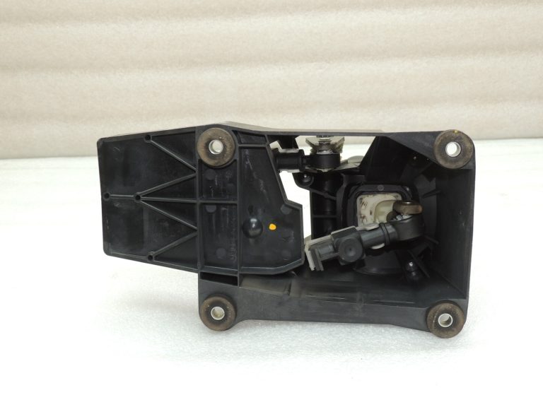 Suzuki Swift Mk1 oriģinālā pārnesumu pārslēgšanas svira 5 ātrumu 28100-63JA0