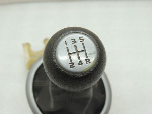 Suzuki Swift SX4 pārnesumu pārslēgšanas svira pārnesumu rokturis 5 ātrumu 28100-63J05