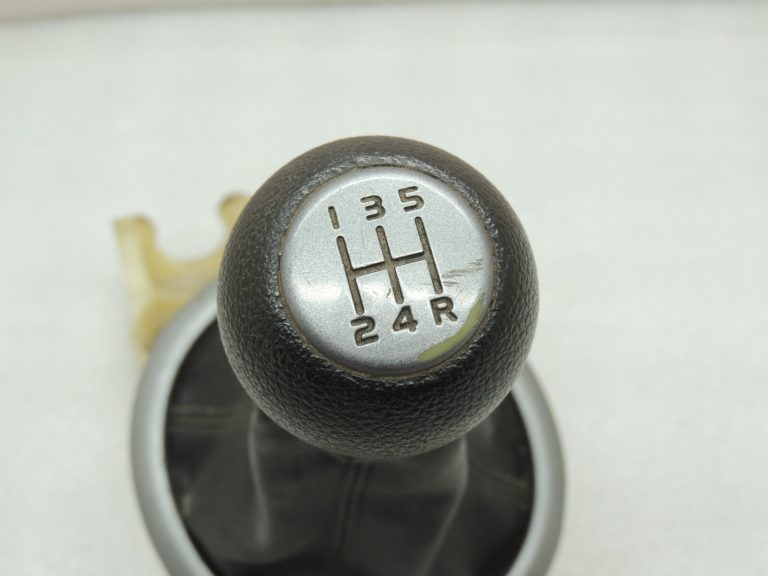 Suzuki Swift SX4 pārnesumu pārslēgšanas svira pārnesumu rokturis 5 ātrumu 28100-63J05