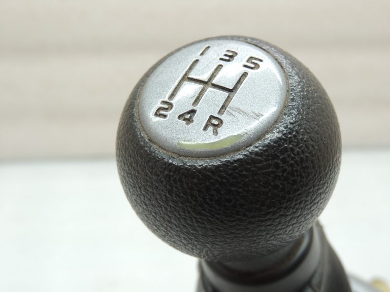 Suzuki Swift SX4 pārnesumu pārslēgšanas svira pārnesumu rokturis 5 ātrumu 28100-63J05