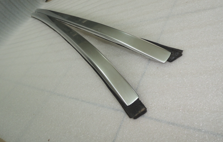 Suzuki Vitara Mk4 jumta sliedes komplekts sudraba 78210-54P10-PNG 78220-54P10-PNG