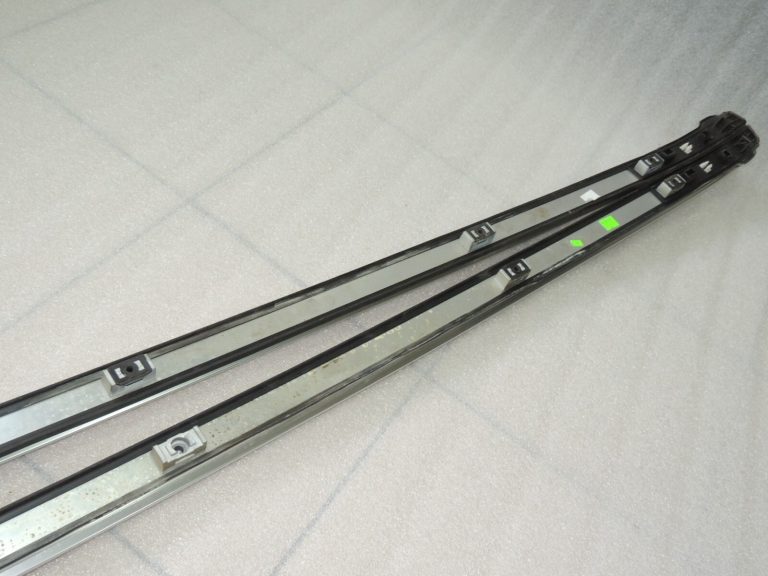 Suzuki Vitara Mk4 jumta sliedes komplekts sudraba 78210-54P10-PNG 78220-54P10-PNG