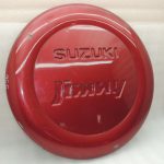 Suzuki Jimny MK3 aizmugurējā riteņa vāka komplekts hromēts ZY8 sarkans