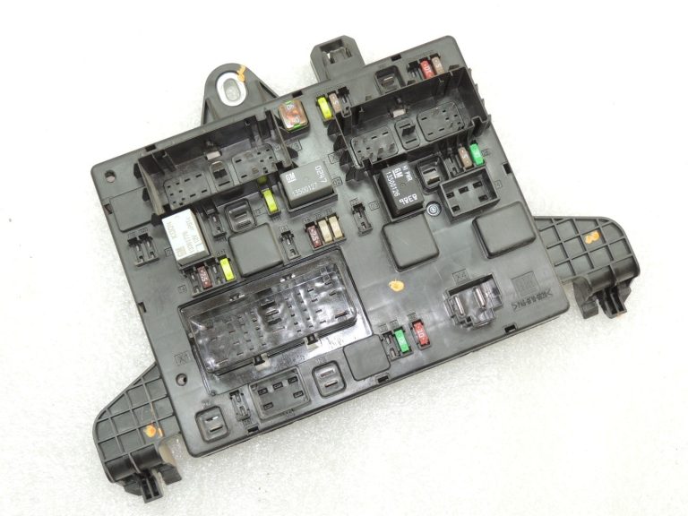 OEM Opel Zafira C vadības bloka drošinātāju kārba 20957185