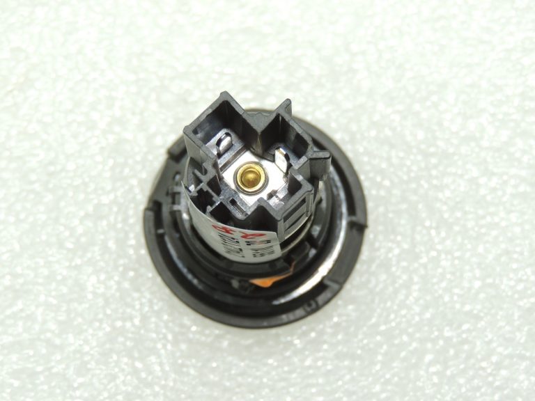 OEM Opel Zafira C aizmugurējā cigarešu aizdedzinātāja korpuss 13502522