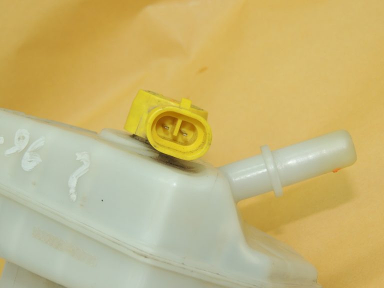 OEM Opel Zafira C 2.0CDTi bremžu šķidruma rezervuārs 13372048