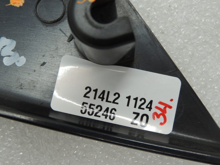 Opel Zafira C Priekšējais labās puses durvju loga rāmja vāks 13354455