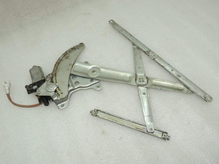 OEM Suzuki Jimny 2003 Logu regulators ar motoru Priekšējais labais 8340181A10