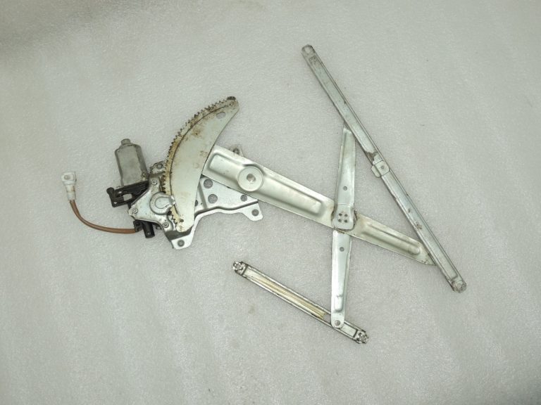 OEM Suzuki Jimny 2003 Logu regulators ar motoru Priekšējais labais 8340181A10