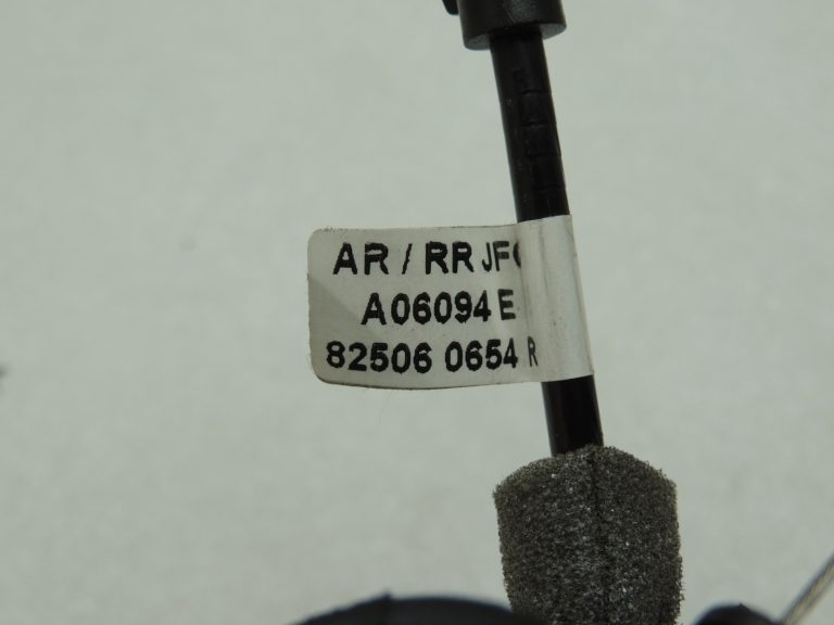 OEM Renault Espace V JFC aizmugurējā labās puses durvju slēdzene 825021381R
