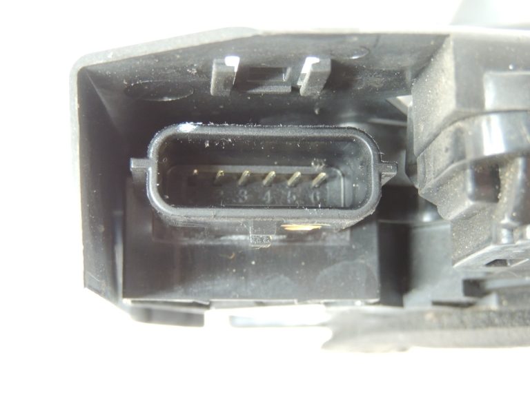 OEM Renault Espace V JFC aizmugurējo kreiso durvju slēdzene 825039389R