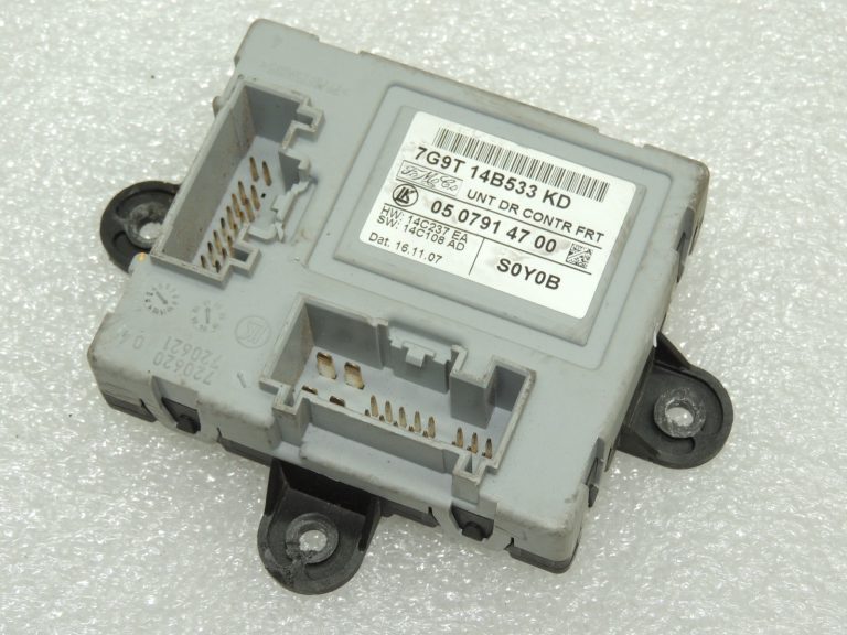 Volvo V70 III Durvju vadības bloks priekšējais labais 31295213