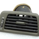 Volvo XC70 II Ventilācijas ventilācijas režģis Ventilācijas režģis priekšējā paneļa labajā pusē 3409375