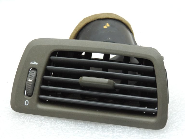 Volvo XC70 II Ventilācijas ventilācijas režģis Ventilācijas režģis priekšējā paneļa labajā pusē 3409375
