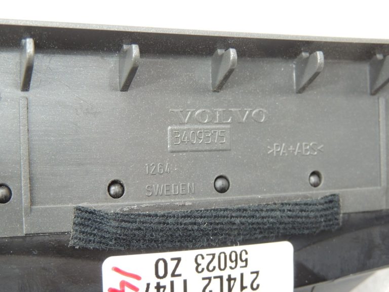 Volvo XC70 II Ventilācijas ventilācijas režģis Ventilācijas režģis priekšējā paneļa labajā pusē 3409375
