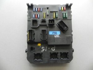 Peugeot Citroen vadības bloka drošinātāju kārba centrālā elektrība 9655708380 Drošinātāju kārba