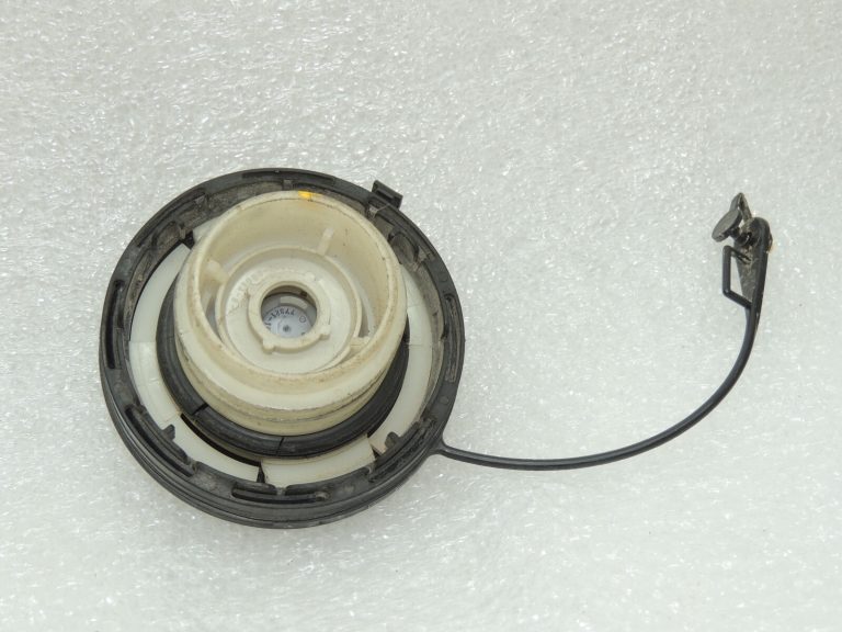 Oriģinālais Suzuki degvielas uzpildes vāciņš 8926065G10
