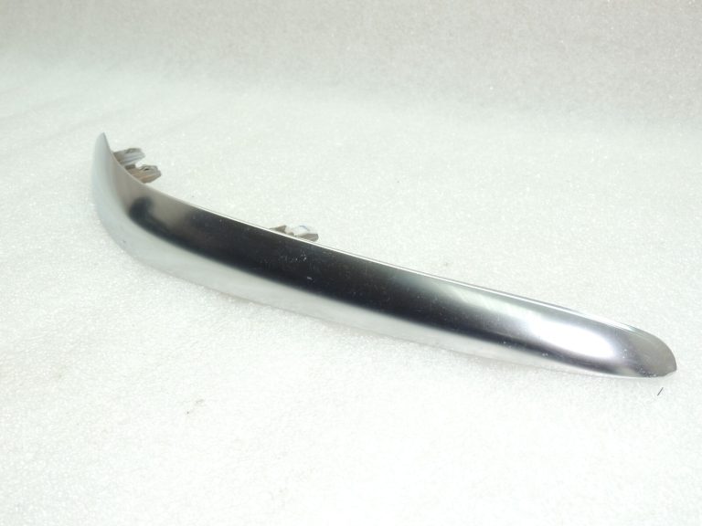 Suzuki SX4 I instrumentu paneļa vāks hromēts labajā pusē 73851-79J00-ZFG