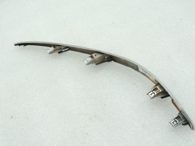 Suzuki SX4 I instrumentu paneļa vāks hromēts labajā pusē 73851-79J00-ZFG