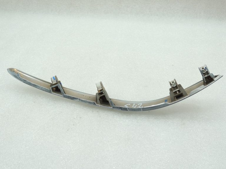 Suzuki SX4 I instrumentu paneļa vāks hromēts labajā pusē 73851-79J00-ZFG
