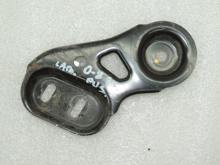 Opel Insignia B 1.5i apakšējā balsta priekšējā labā daļa 22982754