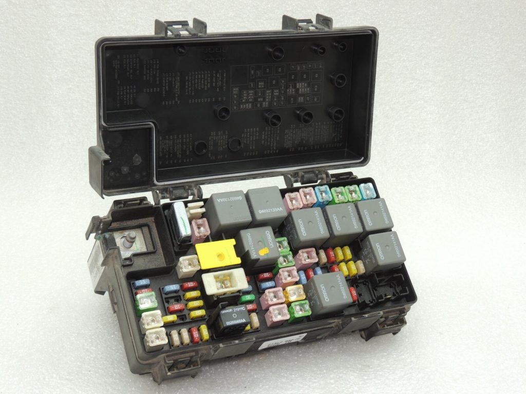 Блок предохранителей OEM Chrysler Grand Voyager 2.8CRDi V R4692302AE