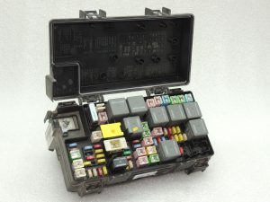 OEM Chrysler Grand Voyager 2.8CRDi V drošinātāju kārba R4692302AE