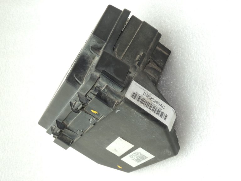 OEM Chrysler Grand Voyager 2.8CRDi V drošinātāju kārba R4692302AE