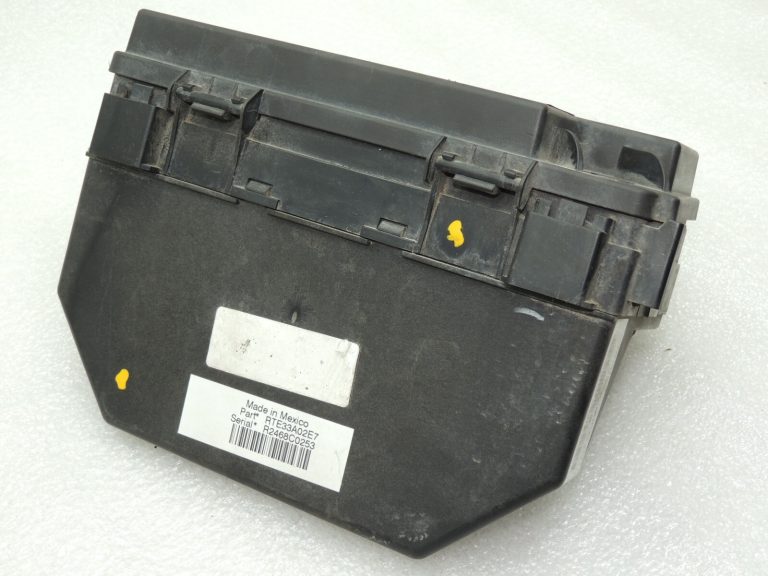 OEM Chrysler Grand Voyager 2.8CRDi V drošinātāju kārba R4692302AE