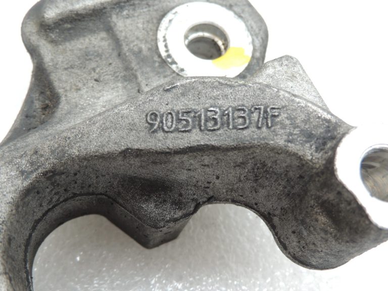 OEM Chrysler Grand Voyager 2.8CRDi V alternatora kronšteins 68027477AA