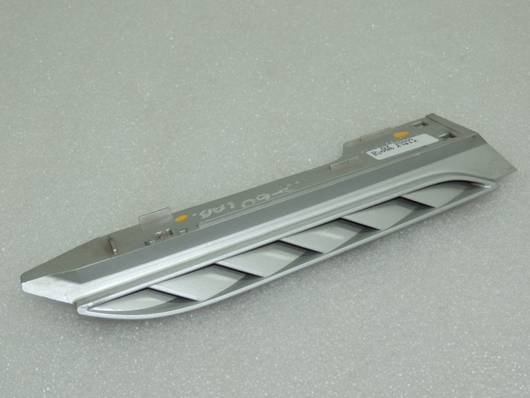 OEM Suzuki Grand Vitara III dzinēja pārsega apdare pa labi 7241065J10Z2S