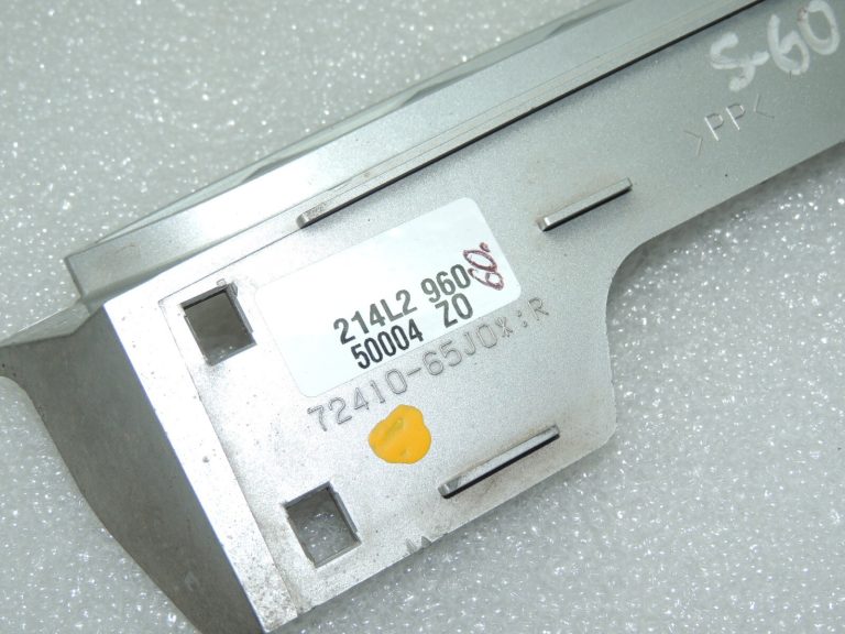 OEM Suzuki Grand Vitara III dzinēja pārsega apdare pa labi 7241065J10Z2S