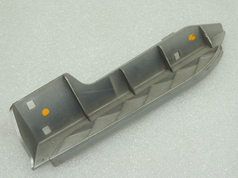 OEM Suzuki Grand Vitara III dzinēja pārsega apdare pa labi 7241065J10Z2S