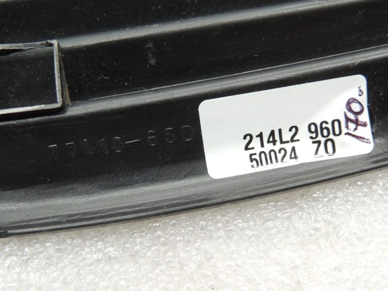 Oriģināls Suzuki Grand Vitara II gaisa režģa aizmugurējā loga vāka komplekts