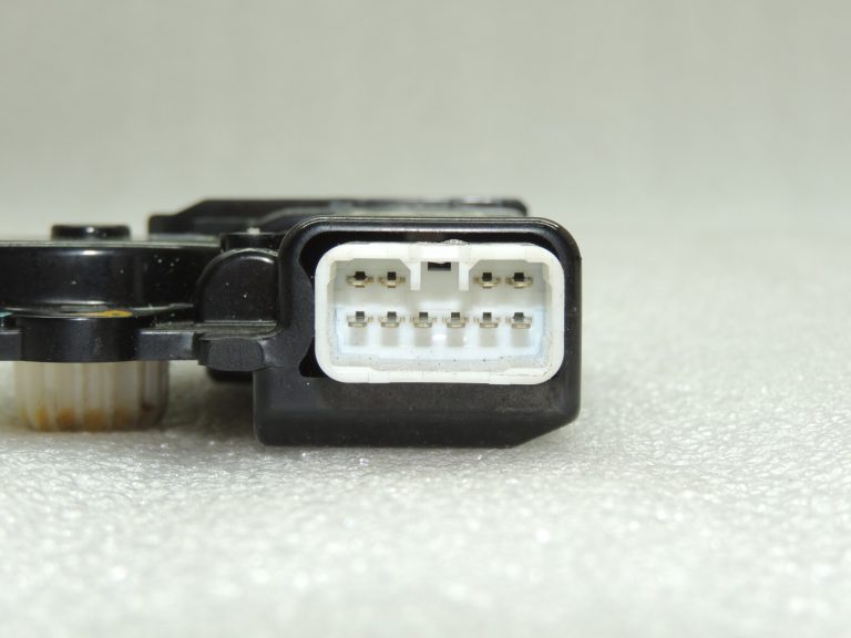 OEM Suzuki Grand Vitara III dzinēja jumta pārsegs 78719-65J00
