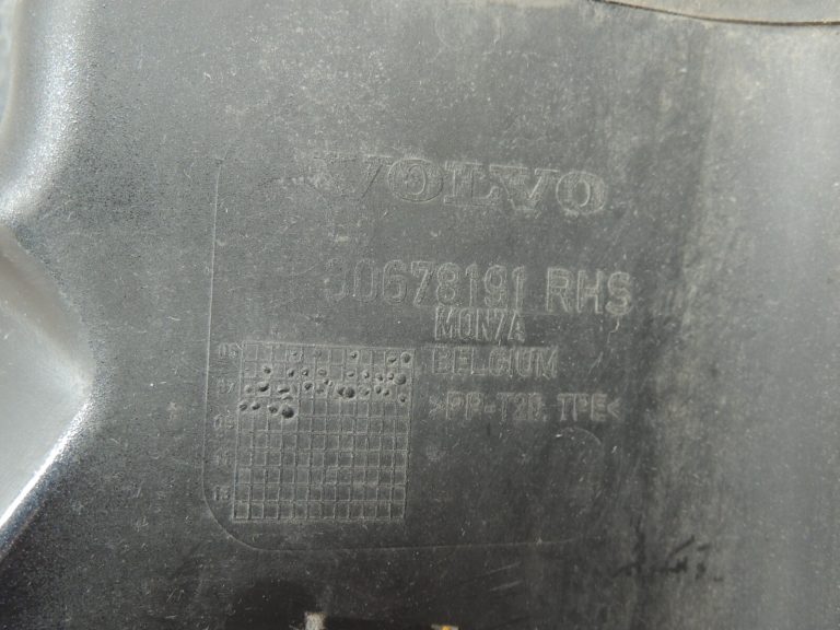OEM Volvo S80 II gaisa ieplūdes atveres vāks priekšējais labais 31323243